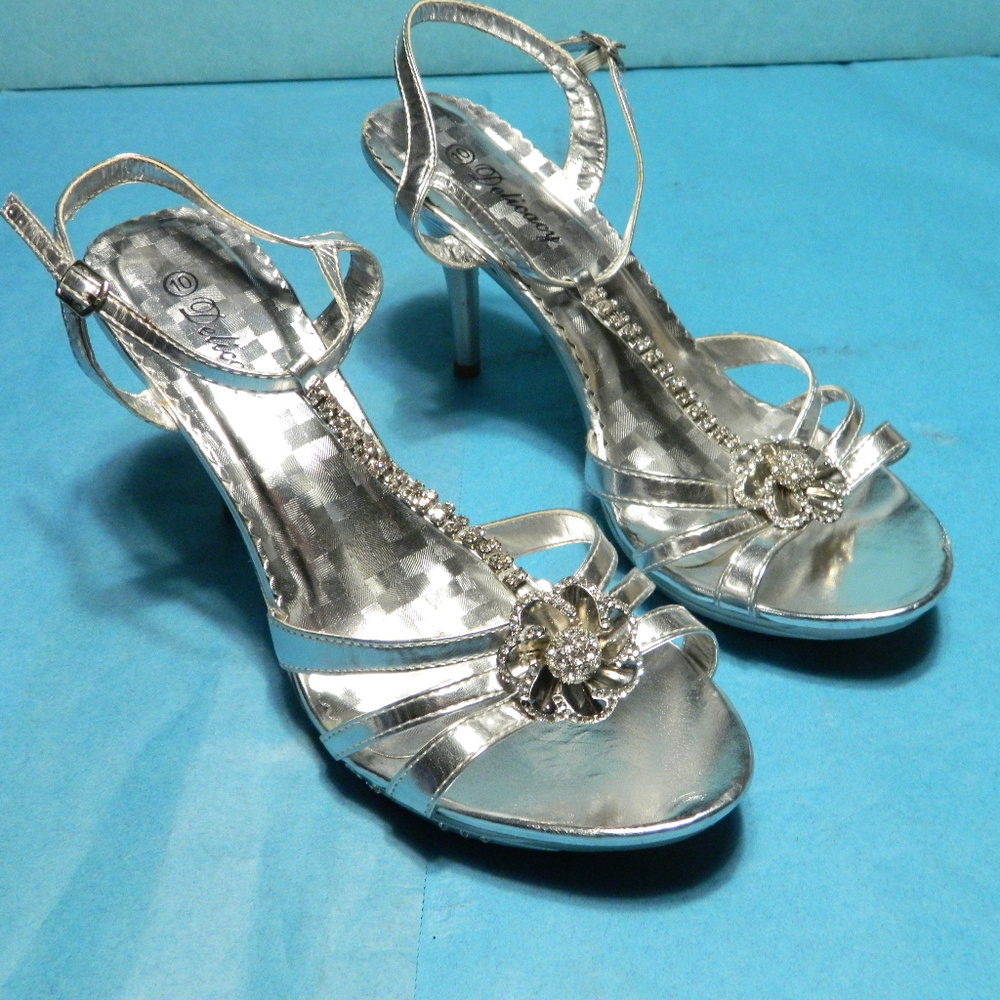 Delicacy Silver Rhinestone Studded Heels